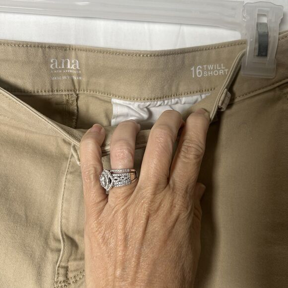 Lot Of 2- Old Navy 4’ Size 16 Twill Shorts Blue & Tan Casual Vacation Comfort - Picture 7 of 7